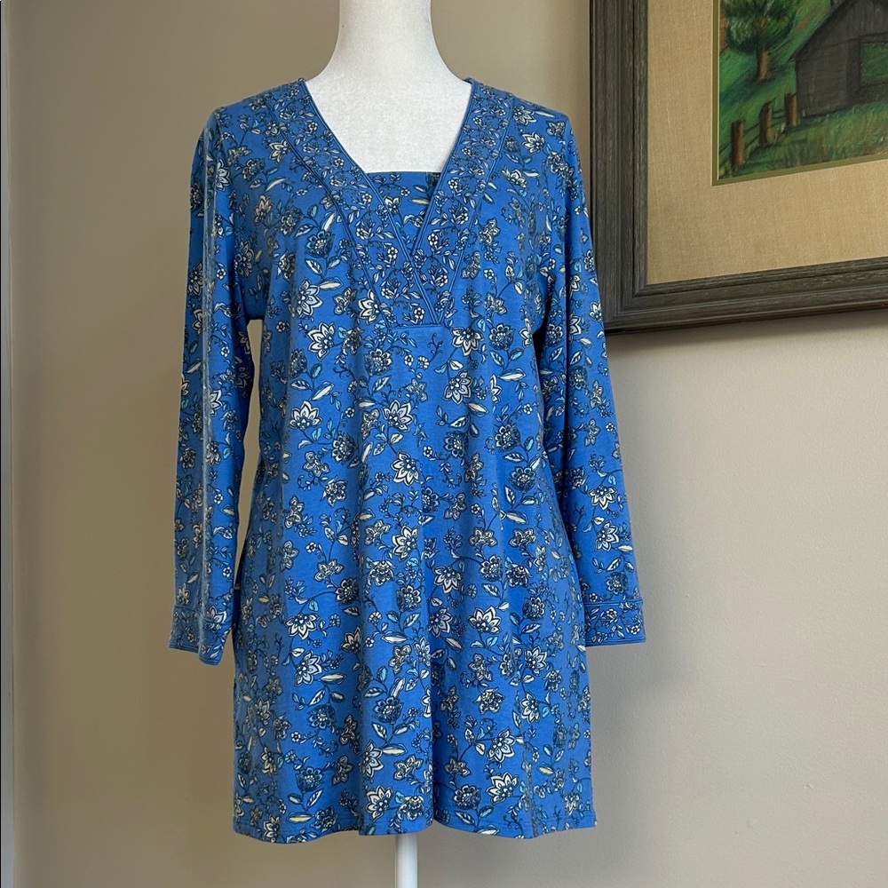 J. Jill Blue Floral V-Neck Tunic in Cotton-Tencel blend.  Like new. Size S